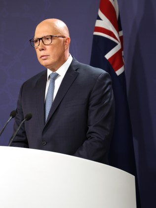 反对党领袖 Peter Dutton 宣布他不会与如果当选,将展示原住民或托雷斯海峡岛民的旗帜。图片:NewsWire / Damian Shaw