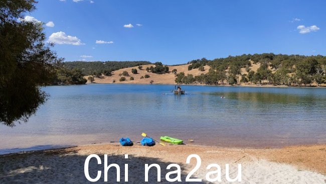 Drakesbrook Weir,位于珀斯以南 100 公里处的一个名为 Waroona 的小镇上,在一系列例行的水检查后被关闭。图片:Google