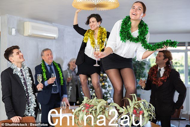 卡特先生在视频中说,‘我不是一个正经的人。我自己吸毒。我只是不在工作活动中吸毒’(库存图片)” class=