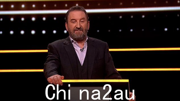 Lee Mack 于周一晚上重返银幕,带来了他的 ITV 问答节目《1% 俱乐部》四个特别版中的第一个
