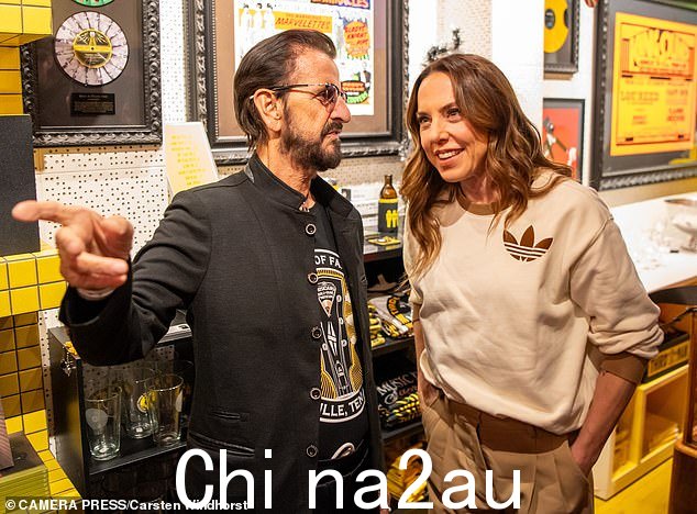 “林戈”周一,斯塔尔在伦敦推出了他的新专辑,并得到了许多著名朋友的支持(与
