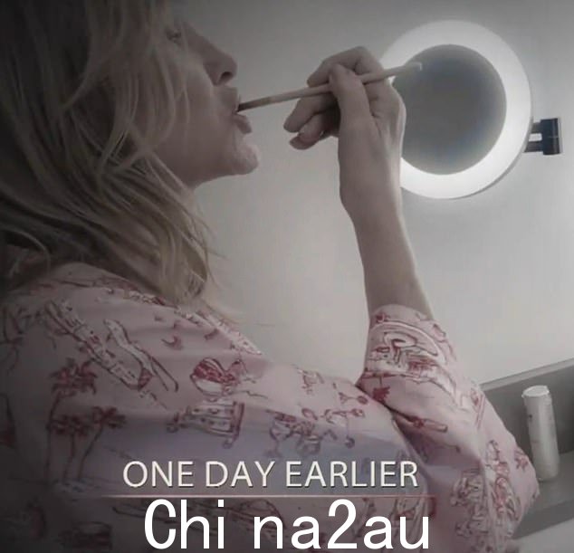 '伙计们,我不明白我们怎么会如此不同,但我们还是血肉之躯,”凯尔在谈到她姐姐时补充道,同时他们还展示了前一天凯西用眼影刷刷牙的闪回镜头。” class=