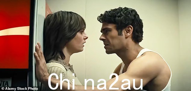 她此后主演了一系列成功的大片,其中包括与扎克·埃夫隆 (Zac Efron) 合作的泰德·邦迪 (Ted Bundy) 传记片《极度邪恶、令人震惊的邪恶和卑鄙》