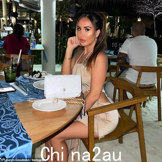 这真人秀明星还表示,她的儿子已经开始询问他们什么时候去迪拜全家度假(图为马尔代夫)