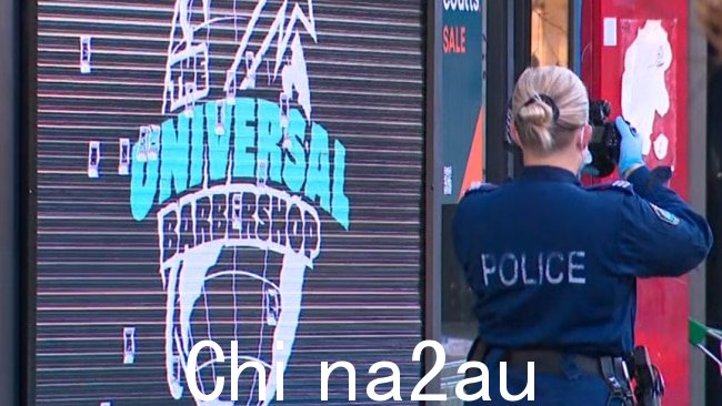 商店里布满了子弹。图片:日出