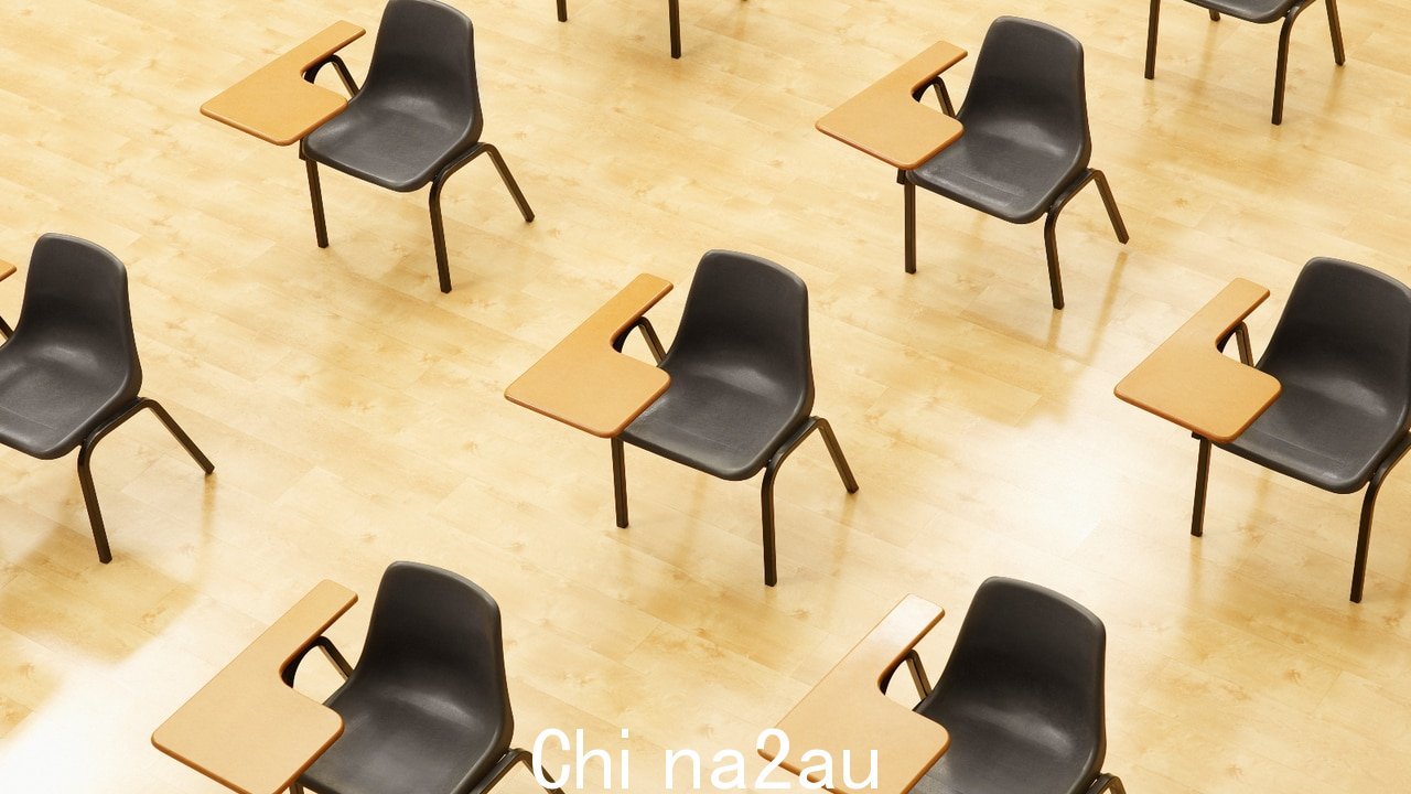 ATAR 成绩可能会延迟继维多利亚州 VCE 考试泄露后“fetchpriority=”high” /><p>维多利亚州 12 年级的学生成为全国第一批获得 ATAR 成绩的学生,毕业生们对他们的成绩感到兴奋,同时也有人对他们的未来提出质疑。</p><p>大约 47,000 名学生急切地收到他们的 ATAR 成绩周四,即完成维多利亚州教育证书 (VCE) 期末考试几周后。</p><p>该州平均分为 69.52,其中 41 名学生获得满分99.95,33 名男性和 8 名女性取得了最高成绩。</p><p>来自圣母无原罪学院的哈珀·史密斯 (Harper Smith) 获得了 99.65 分,她告诉《先驱太阳报》,她“非常震惊和高兴”,因为她希望攻读学士学位墨尔本大学文学学士学位和数学文凭。</p><p>李宇航 (Bruce) Li 被评为 Ashwood 高中 dux,ATAR 成绩为99.15.</p><img class=