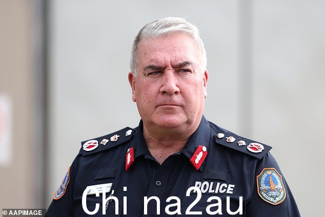 北领地警察本月爱丽丝泉犯罪“升级”后,迈克尔·墨菲专员(如图)加强了警察巡逻