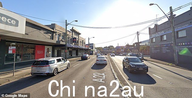 周六凌晨 3 点刚过,接到袭击报告后,警方被叫到位于该市内西区 Lewisham 的 Parramatta 路(如图)的酒店