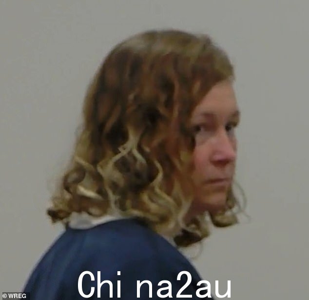 Alissa McCommon,38 岁,将在监狱里度过 25 年,并在周五达成认罪协议后被要求登记为性犯罪者。McCommon 曾在 Charger Academy 担任四年级教师,可能会面临最多21 名受害者,年龄在 12 至 17 岁之间