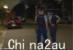 六个孩子在开车射击期间被撒满30个子弹后，没有受伤