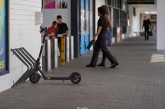 西澳警方使用电动滑板车“钓鱼执法”