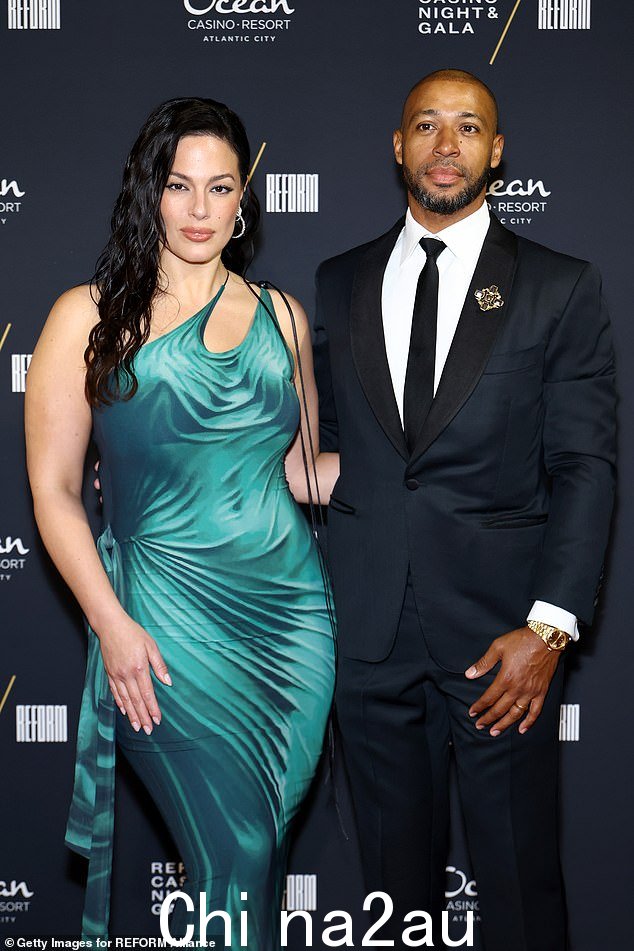 The dress contained quite the sexy design, with silhouettes of a belly button, cleavage, and other intimate area painted onto the front