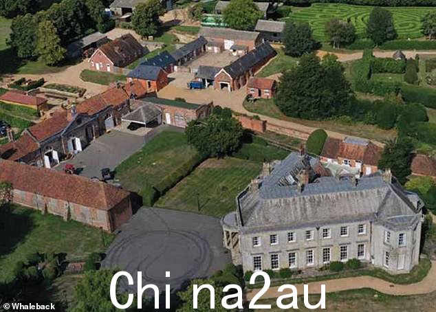 “庞大的17世纪康霍尔特公园庄园设置在2500英亩的土地上,并被美国亿万富翁以82亿英镑的价格购买2022年的2022年class