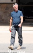 现年65岁的肖恩·佩恩（Sean Penn）与45岁的巴西电影制片人玛丽安娜·布伦南德（Marianna Brennand）一起享用午餐