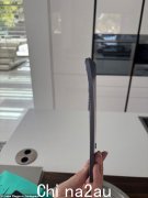 路易莎·齐斯曼（Luisa Zissman）宣布，她在争议砸碎他们的其他父母时，她将永远不会取代儿童的iPad
