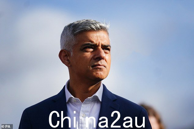 Margaret Thatcher, the IRA, two councils, all the main political parties, the Whitehall “ Blob”和伦敦市长Sadiq Khan爵士(如图)都被指责,因为该桥未能重新打开“ class =” class =“ blkborder img-share” style =“ max-width =” max-width:100%加载=“ lazy” /> <p class =“ Sadiq Khan(如图)都被指责为桥未重新打开</p> <img ID =“ I-8E206156C89BEB3” src =“ https://i.dailymail.co.uk/1s/2025/09/15/01/1021/102135393-15098241-Image-image-image-image-a-1_1757897342689.jpg”高= A306每天曾经在泰晤士河上携带五条公交路线和20,000辆汽车,现在是一个Cul-de-sac“ class =” blkborder img-share“ style” style =“ max-width:100%loading =“ lazy” /> <p class =“ imavecaption”>在桥的南端,叶子的南端很愉快。 A306每天都在泰晤士河上携带五辆公交路线和20,000辆汽车,现在是Cul-De-sac </p> <img ID =“ I-D61A2591E46DD446” src=