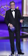 斯蒂芬·科尔伯特（Stephen Colbert）向好莱坞恳求在2025年艾美奖（Emmys）出人意料地取消演出后，雇用他的员工
