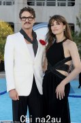 现年50岁的佩德罗·帕斯卡（Pedro Pascal）透露了他的女演员姐姐33岁，“当他面对年龄左右存在的问题时，给了他信心