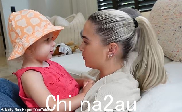 “，但似乎Bambi并没有完全登机，她继续说：'我们咬了……艾米丽……emily。e咬面食'“