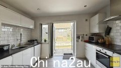 三居室房屋以40万英镑的叶子出售，房屋买家在注意到“不卫生厨房细节”之后