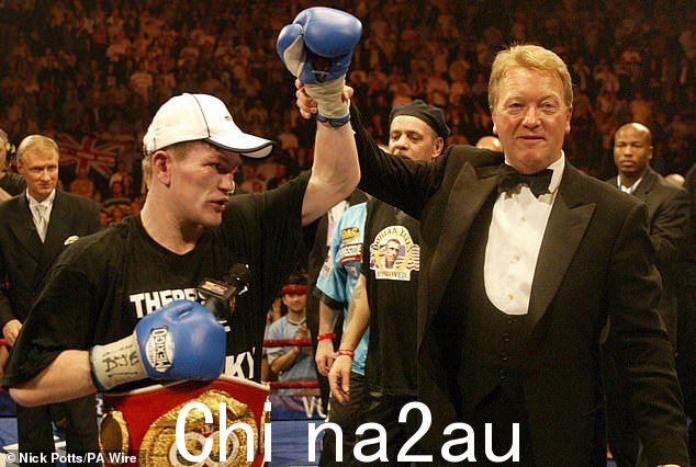 Ricky Hatton has his arm lifted by promoter Frank Warren as they celebrate victory over Kostya tszyu“ class =” blkborder img-share“ style” =“最大宽度：100％” loading =“ lazy” /> <p class =“ imagecaption”> ricky hatton> ricky hatton曾在发起人弗兰克·沃伦（Frank Warren）举起他的手臂上，因为他们庆祝胜利击败Kostya tszyu tszyu tszyu < /p> < /p> < /p> <img ID = src =“ https://i.dailymail.co.uk/1s/2025/09/09/15/1021421421421421421421421421421421421421757922061833.JPG” vyacheslav senchenko“ class =” blkborder img-share“ style =” max-width：100％“ loading =” lazy' /> <p class =“ imagecaption”> ricky hatton> recky hatton soncel cudere victor victor victor victor victor vict victor victor loughlin在与vyacheslav senchenko的卷土重来战斗中更多</h4> <h4 class =“ headline_tel93ds _”>瑞奇·哈顿（Ricky Hatton）在他去世前46 <svg xmlns =“ http://www.org/2000/2000/svg” http:/svg xmlns =“ 1 6 5.5l1 12“> </path> </svg> </h4> <img src =”图像“ loading =“ lazy”/> <p class =“ mol-para-with-font”>，但他的脚踏实地的举止也使他对世界各地的粉丝都很喜欢他，他对他从戒指退休后忍受的心理健康问题持开放态度。</p> <p> <p class ='玛尔 - 帕拉 - 弗拉·弗朗特（Mol-Para-with-with-with-with-with-with-with-with-with-with-font''>他以前曾在沮丧中脱颖而出。场合。</p> <p class =“ mol-para-with-font”>九年前，他告诉英国广播公司：'我试图杀死M是自己几次。我曾经去酒吧，回来，把刀拿出来，坐在那里歇斯底里地哭泣。无论我是喝酒还是没有喝酒，这都是同样的结果。</p> <p class =“ mol-para-with-font”>''，但最后我以为“我最终会喝自己死了”，因为我太痛苦了。我的酒水饮酒，这导致了毒品。这就像一列失控的火车。 class =“ mol-para-with-font”>哈顿与心理健康特征的战斗在电影中突出，他谈到了梅威瑟和帕奎奥的失败之后的'抑郁，成瘾和羞耻。 src =“ https://i.dailymail.co.uk/1s/2025/09/09/15/10214214214283-0-IMAGE-IMAGE-A-17_1757922120726.JPG” Malignaggi in 2008