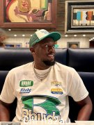 Usain Bolt抬起他退休的生活方式的盖子 - 当他露出楼梯让他“喘不过气”时，他以惊人的爱好度过了时间