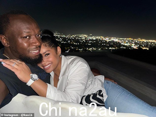 “传奇的牙买加短跑运动员是与三个孩子一起住的父亲，与伴侣Kasi