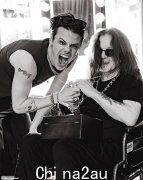 扬布鲁德（Yungblud）在MTV VMA上出现奇异的出现后，用一系列暗示性的快照引起了眉毛
